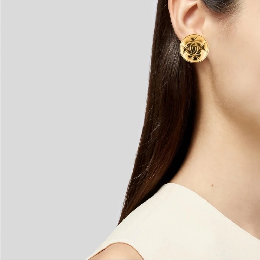 Authentic Chanel CC Gold Logo clip on earrings